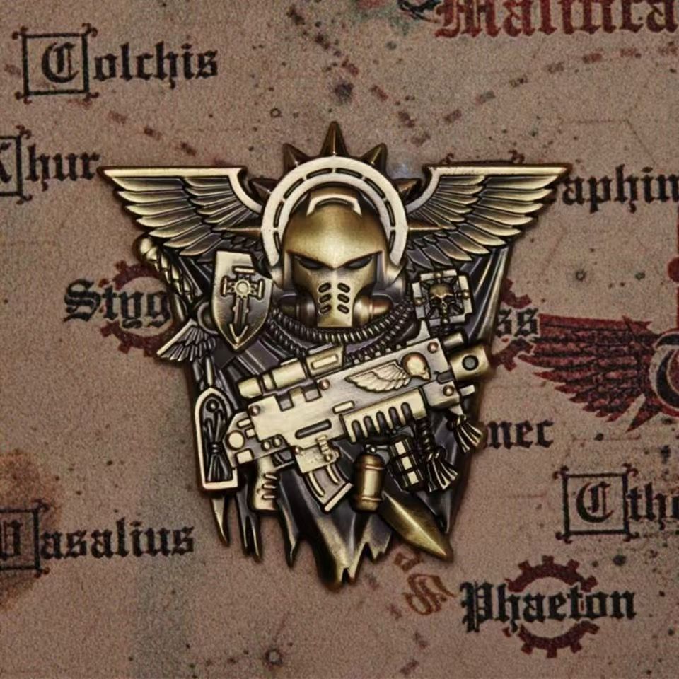Vintage Collectible Guns - Broche Vintage de Capacete Alado em