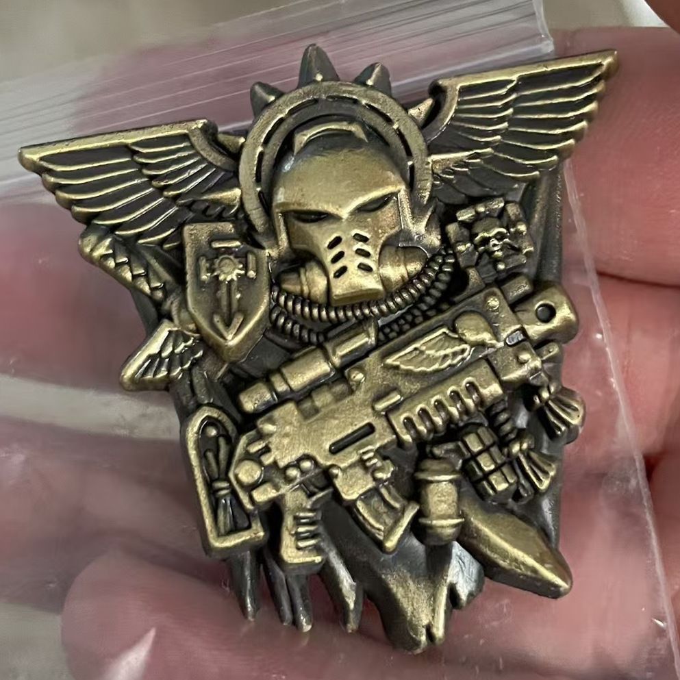 Broche Vintage de Capacete Ala - Vintage Collectible Guns avaliação e preço